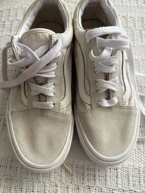 Vans Classic plat form Low-Top Sneakers in Light Beige and White